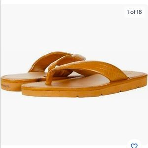 Vince New Sandals Size 38, tan. New
